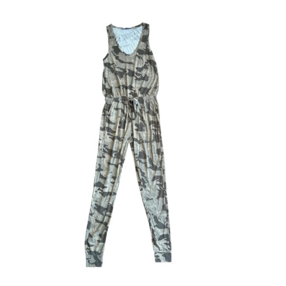 Generation Love Camo Jumpsuit Size Small - Picture 2 of 5